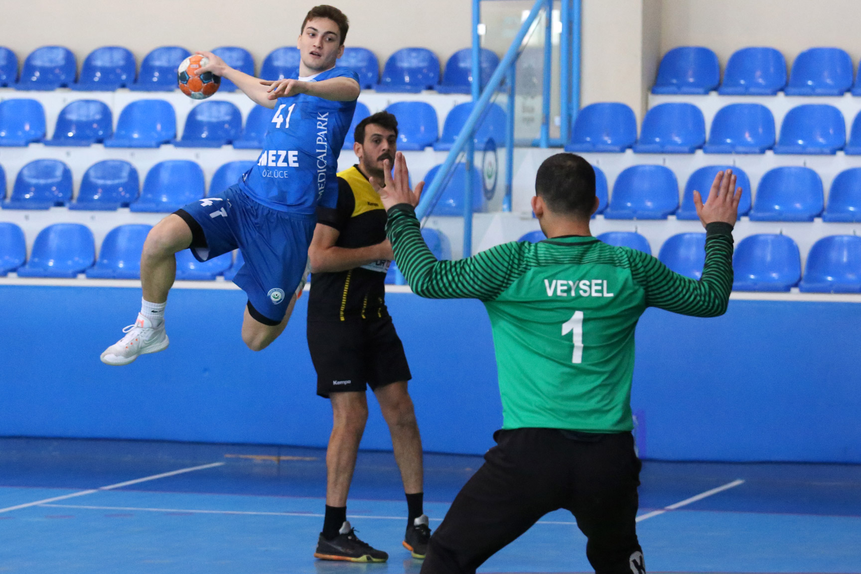 NİLÜFER BELEDİYESPOR'DAN FARKLI GALİBİYET
