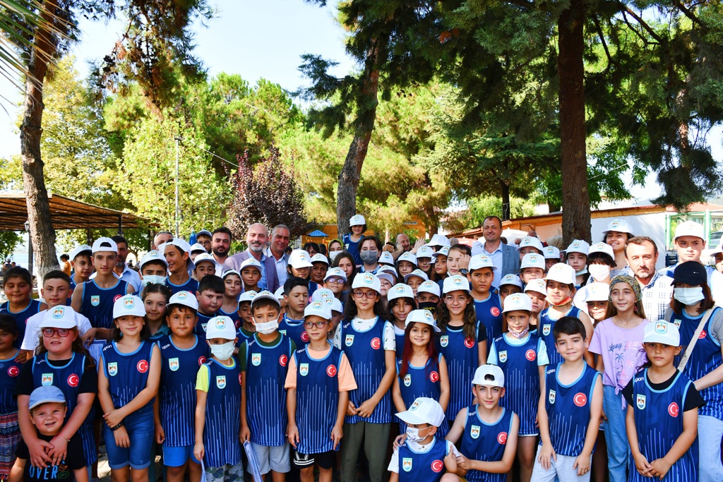 YÜZME KURSUNDA SERTİFİKA HEYECANI