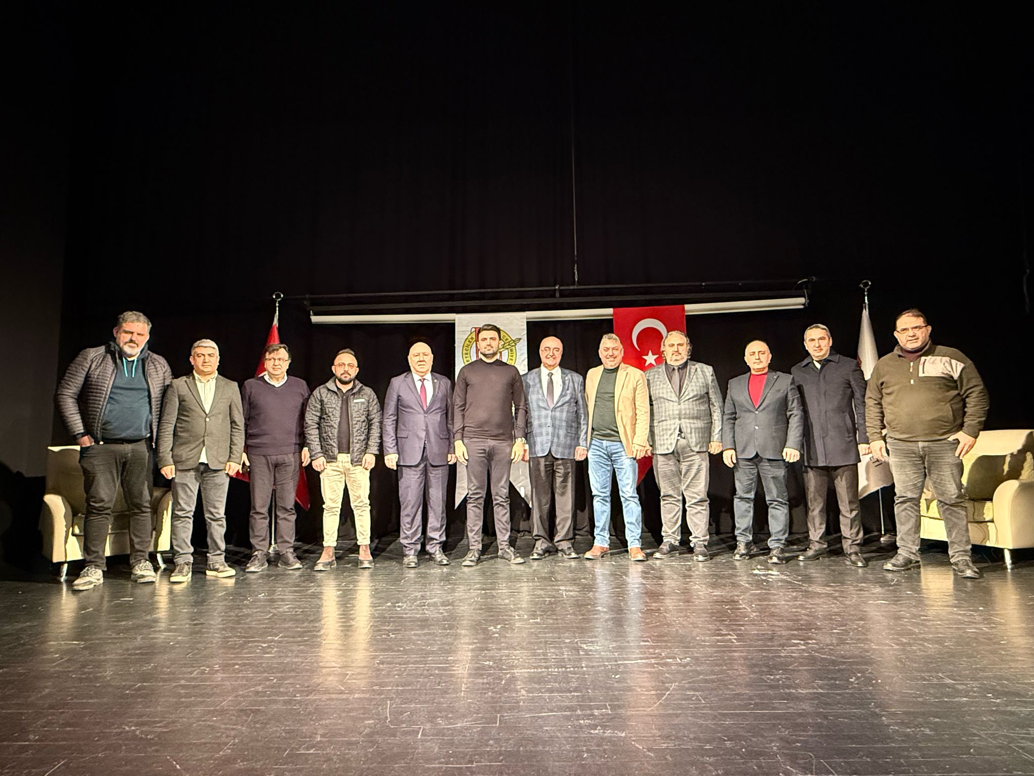 Bursaspor Başkanı Enes Çelik; Eski yöneticiler alacaklarını silmezlerse rezil ederiz