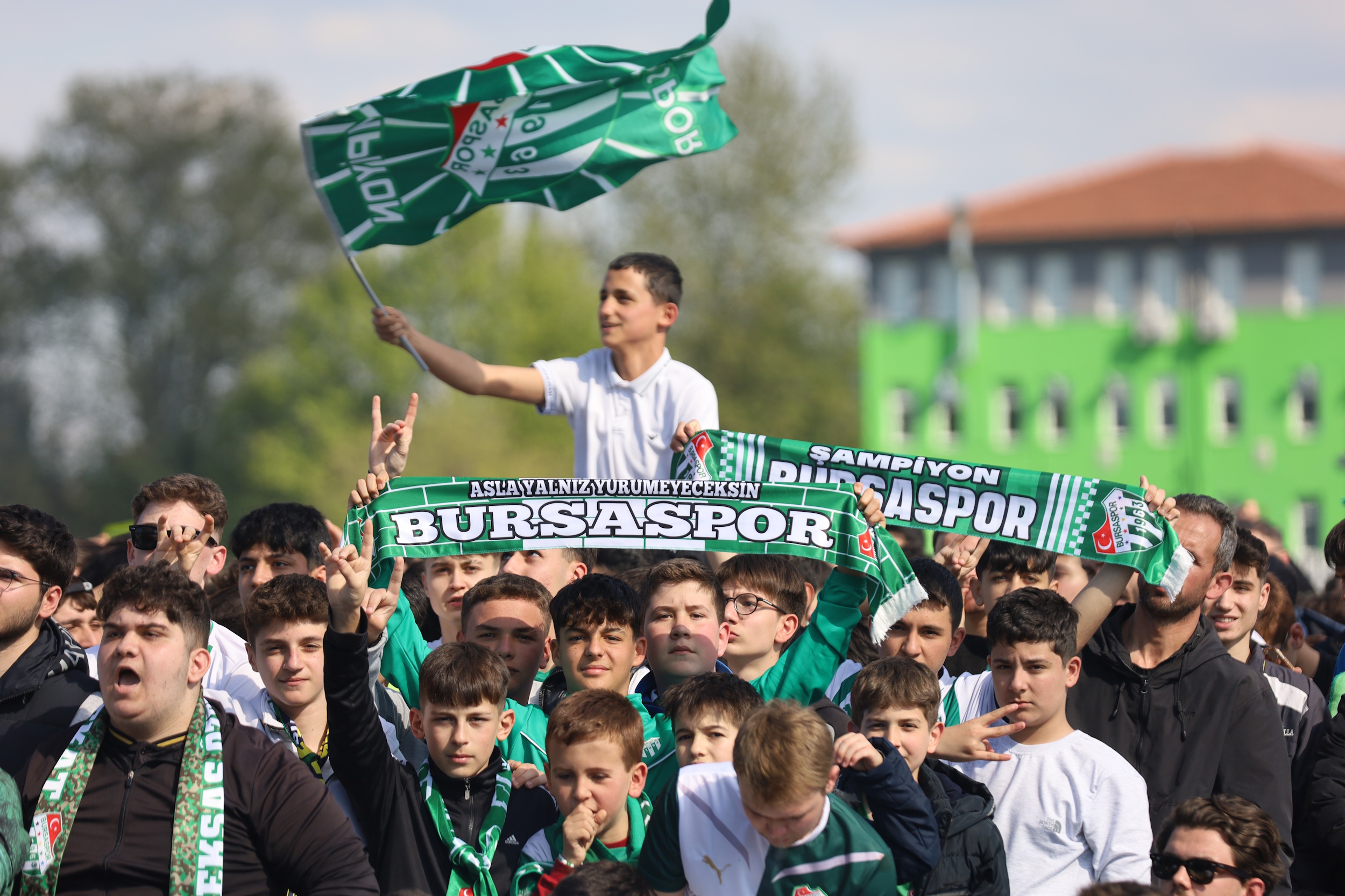 Bursalılar şampiyonluk coşkusunu Büyükşehir'le yaşadı