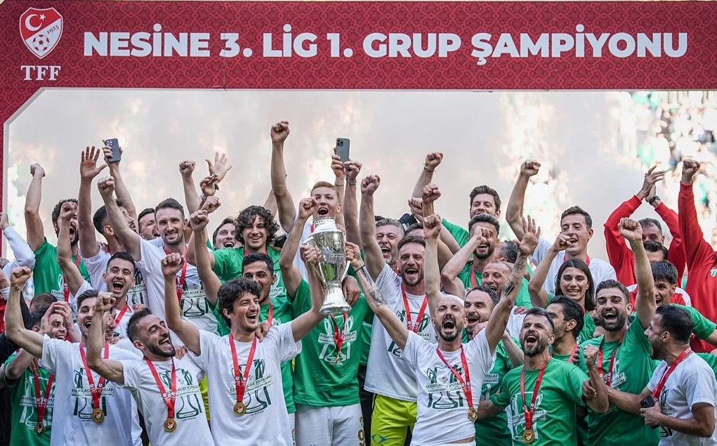 Yeşil beyazlı coşku: Bursaspor kupasını kaldırdı