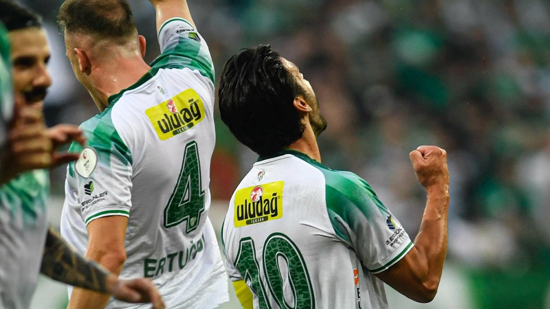 Coşkulu Zafer Bayramı'nda Bursaspor'dan muhteşem başlangıç