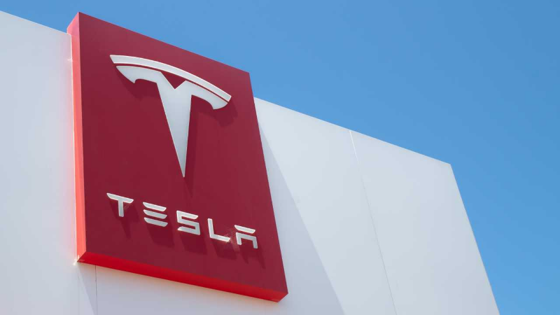 Tesla'nın robotu teknisyenini yaraladı: Tazminat talebi 51 Milyon doları