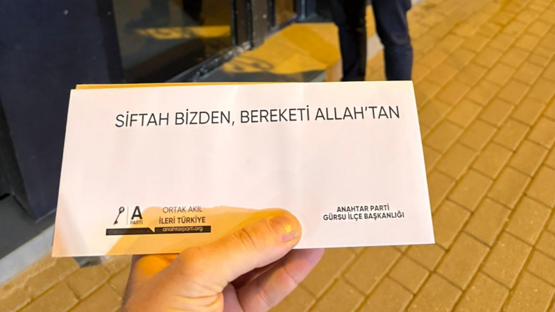 Anahtar Parti'den Gürsu'da esnafa siftah parası!