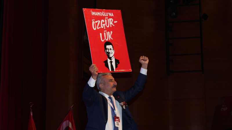 CHP Bursa İl Kongresi'nden iktidara sert mesajlar: Başkan Nihat Yeşiltaş'tan "birlikte yönetme" vurgusu ve tarihi hedef