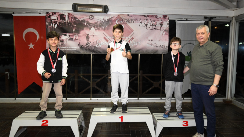 29 Ekim Satranç Turnuvası’nda gençler hünerlerini sergiledi