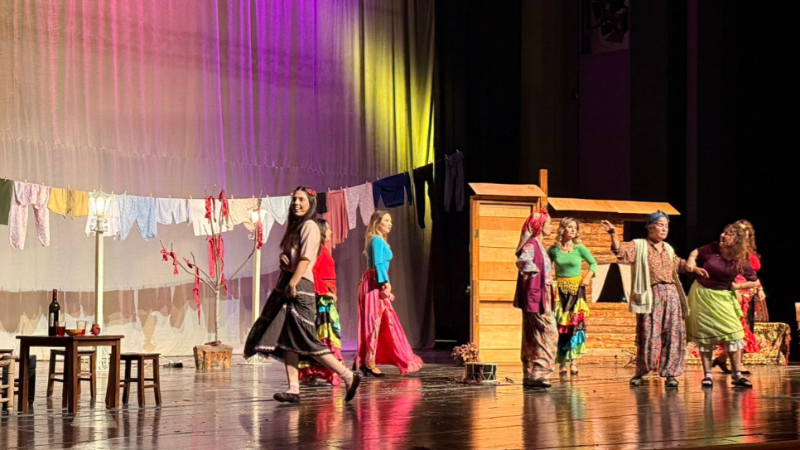 Efsane geri döndü: Deli Ayten 10 yıl sonra tekrar sahnede