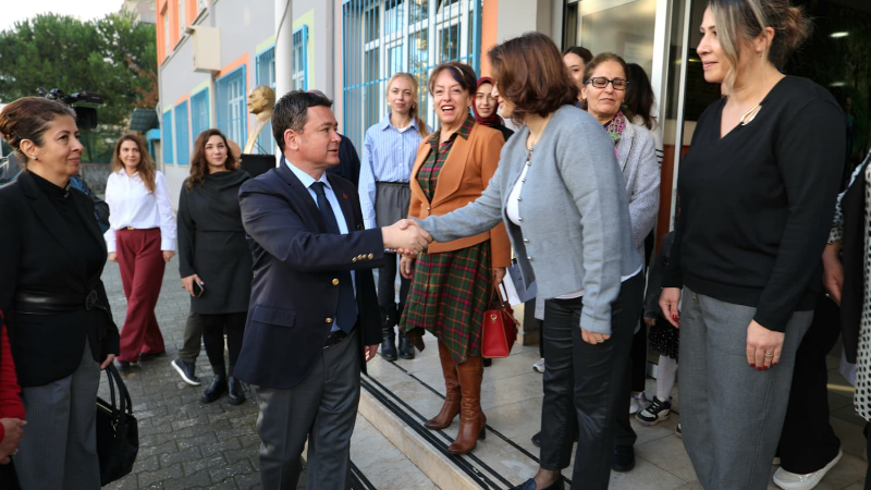 Başkan Aydın, öğretmenlerin 24 Kasım sevincine ortak oldu