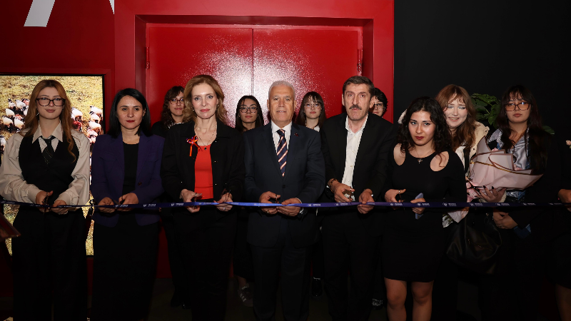 Bursa’da gençlerden şiddetsiz yaşam çağrısı: “Kırılmayan Çizgiler”