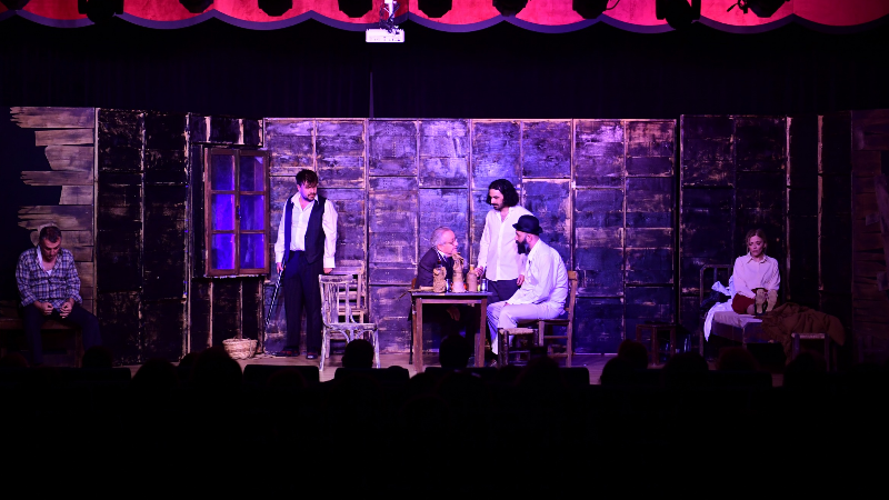 Osmangazi’de "Duvarların Ötesi" sahnelendi