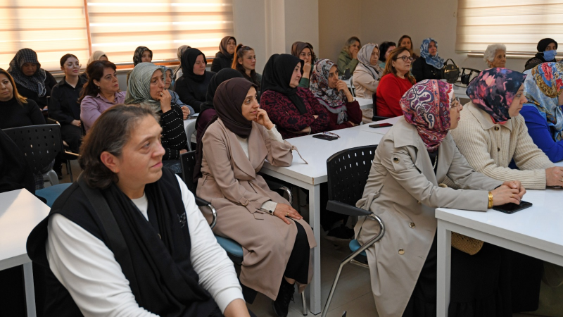 Osmangazi’de "Kadın ve Toplum" söyleşisi: Roller ve gerçekler konuşuldu