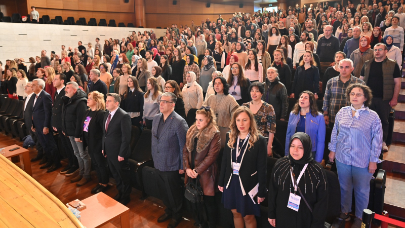 Bursa’da yüzlerce öğretmeni buluşturan konferans