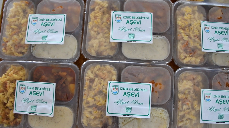 İznik Belediyesi’nden yılın 365 günü sıcak yemek desteği