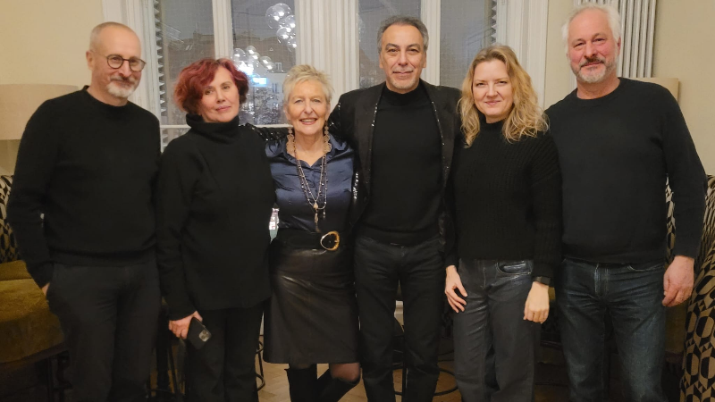 Temel Nal’dan Viktualienmarkt’ta çarpıcı foto-sanat enstalasyonu