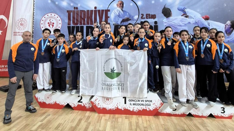 Yıldız karatecilerden Osmangazi’ye 23 madalya