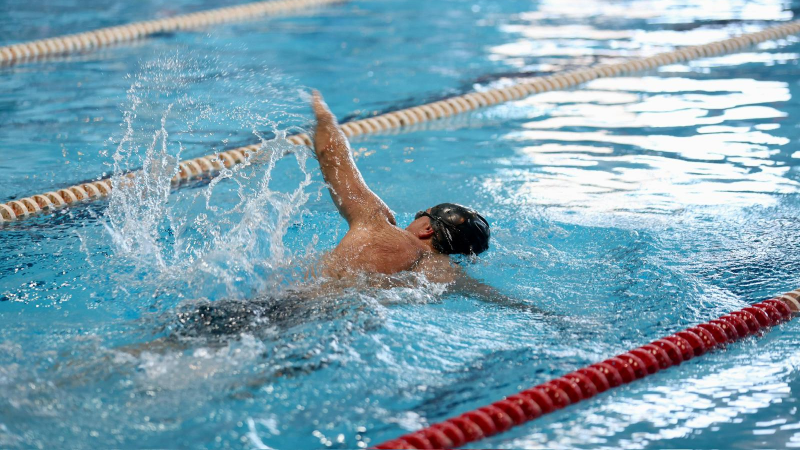 Gemlik’te master yüzücülerden nefes kesen yarış