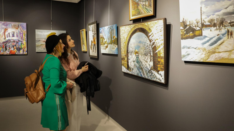 Ressam Şefik Bursalı Galerisi’nde tuvalden yansıyan yeni yıl
