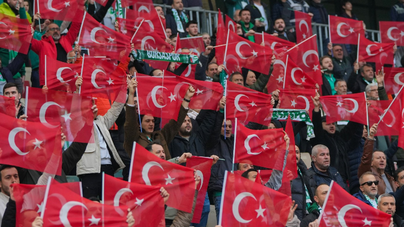 Bursaspor tribünlerinde Ay-Yıldızlı görsel şölen