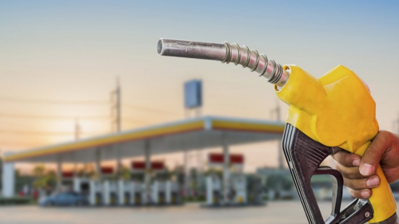 Döviz ve petrol fiyatları akaryakıta yansıdı