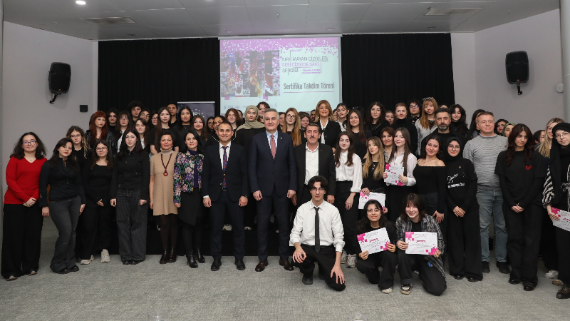 Bursa’da gençlerin dijital eserleri sertifikayla taçlandı