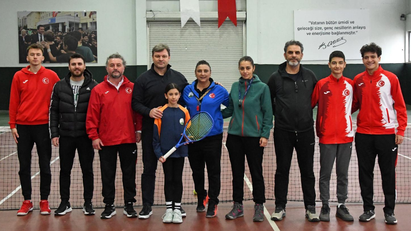 Şampiyon hocadan geleceğin tenisçilerine motivasyon