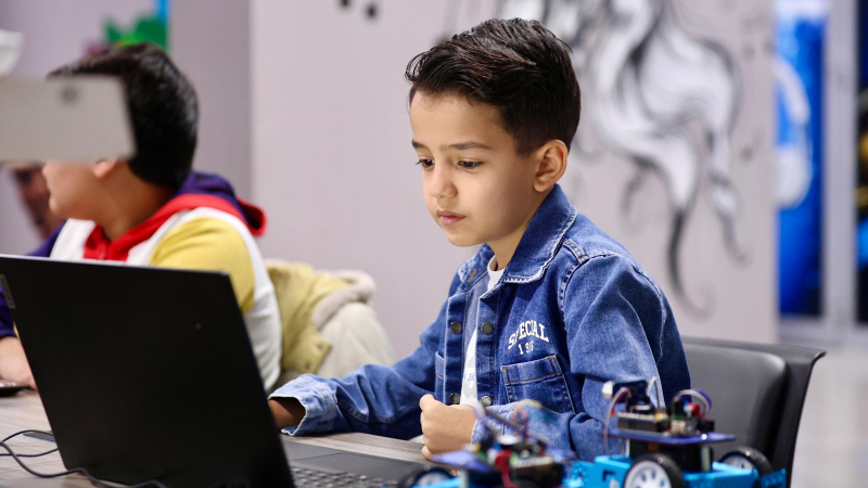 Robotik ve kodlama eğitimleri Gemlik’te sürüyor