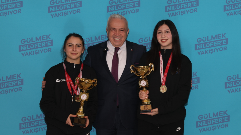 Nilüfer’in şampiyon kızları kupaları getirdi