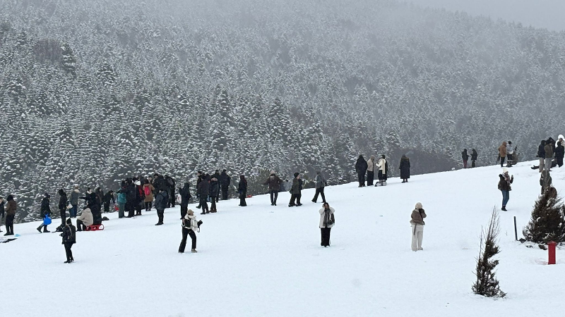 Uludağ’da kar bereketi: İşletmelerde yoğun mesai başladı